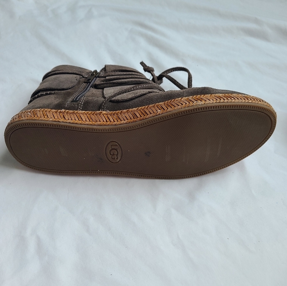 UGG Reid Moc - Picture 7 of 11